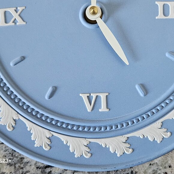 VERY RARE VINTAGE WEDGWOOD ENGLAND JASPERWARE BLUE WHITE ROUND WALL OFFICE CLOCK - Picture 4 of 15
